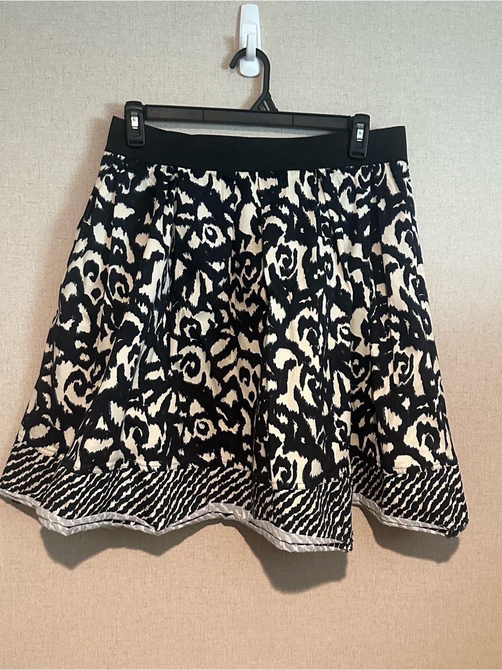 DKNYC Medium Black Cream Printed Stretch Waist Skater Skirt